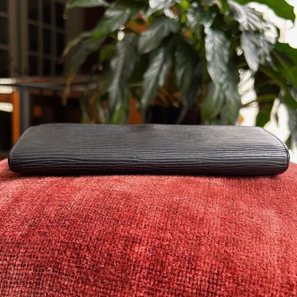 LOUIS VUITTON Epi Leather Wallet Black - Picture 8 of 9
